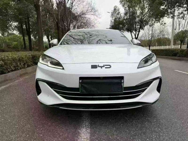 邵阳25年比亚迪海豹1