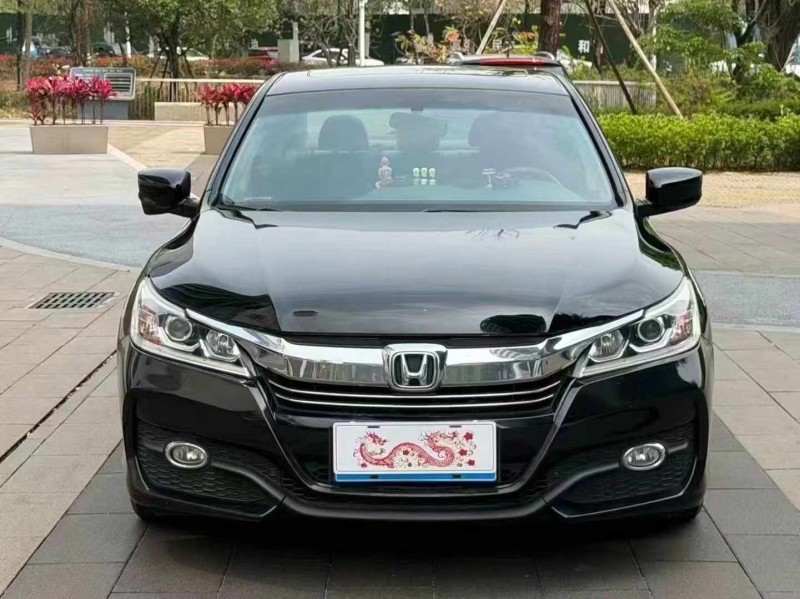 佛山16年本田雅阁1