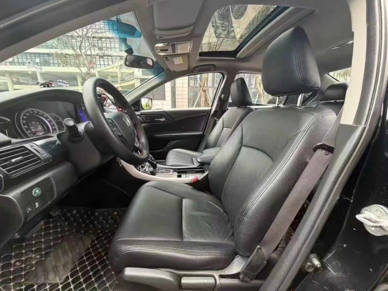 佛山16年本田雅阁4