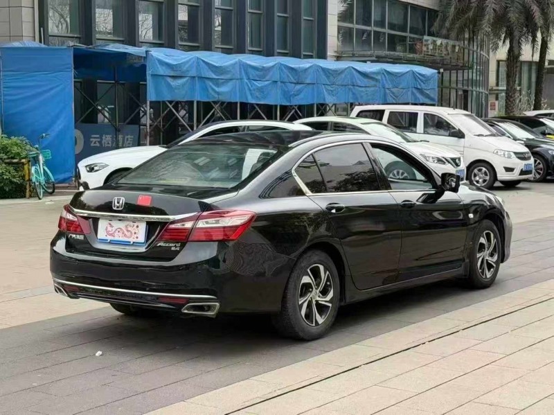 佛山16年本田雅阁8
