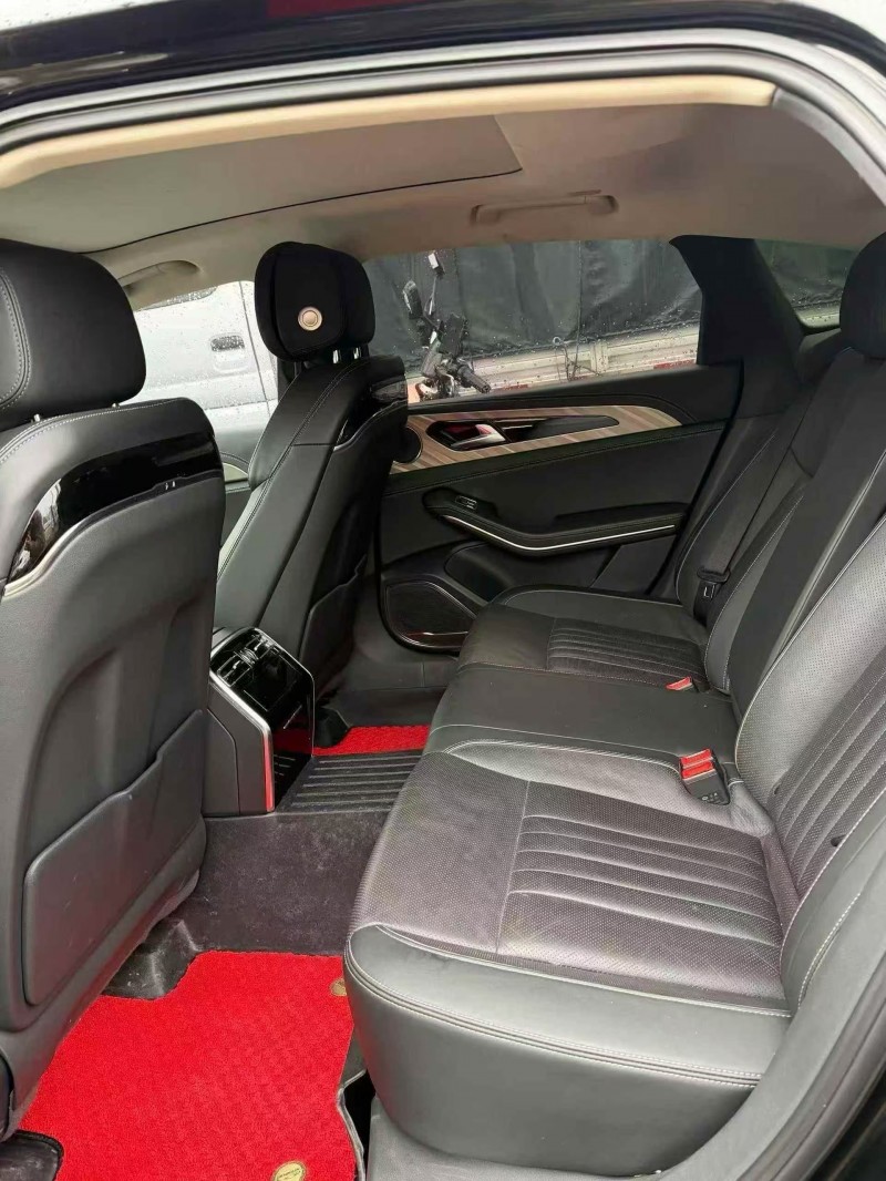 成都23年紅旗H95