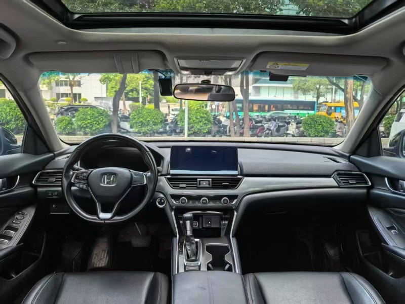 深圳22年本田雅阁3