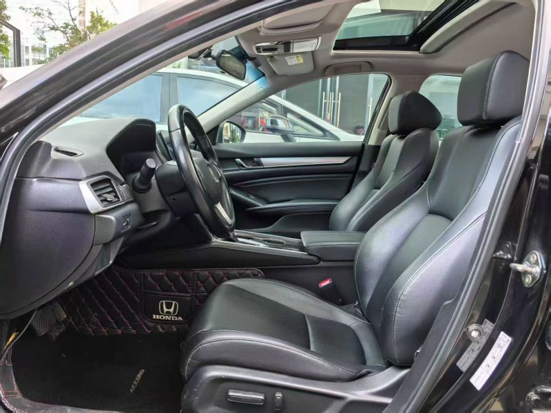 深圳22年本田雅阁4