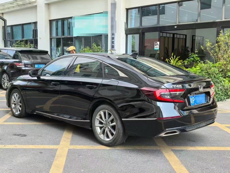 深圳22年本田雅阁7