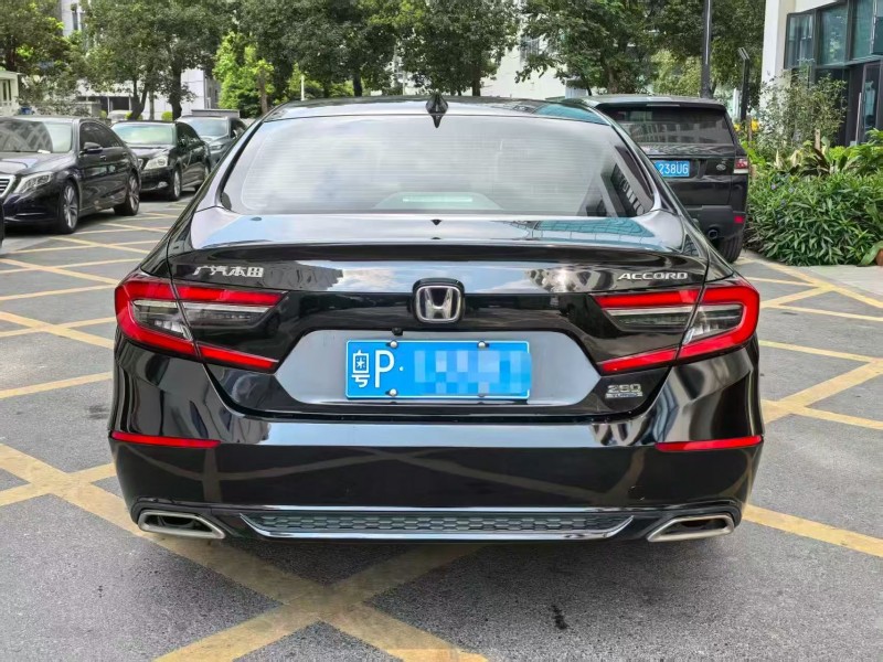 深圳22年本田雅阁8