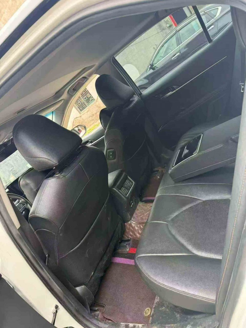 重庆22年丰田凯美瑞5