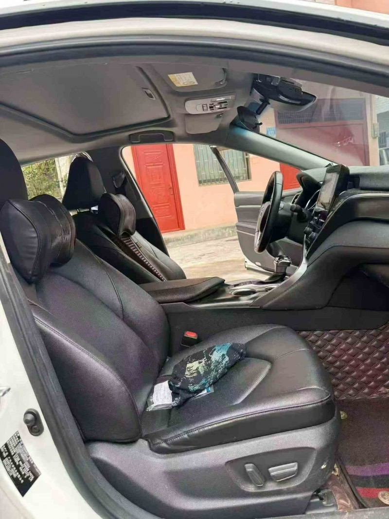 重庆22年丰田凯美瑞8