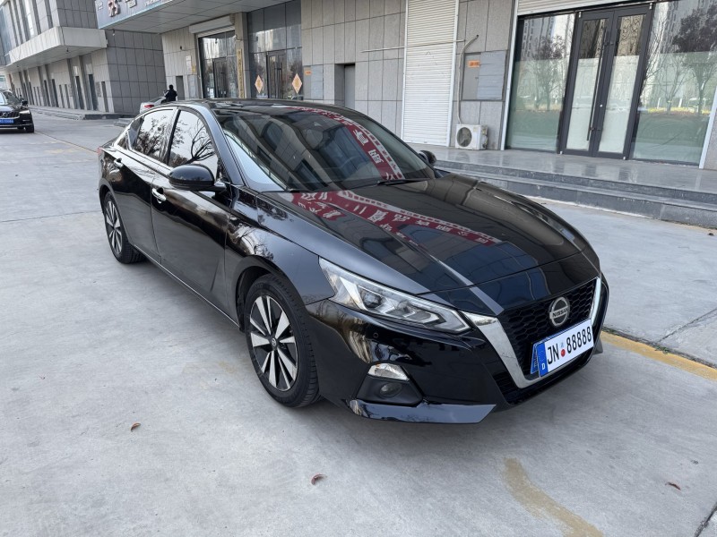 济宁21年日产天籁3