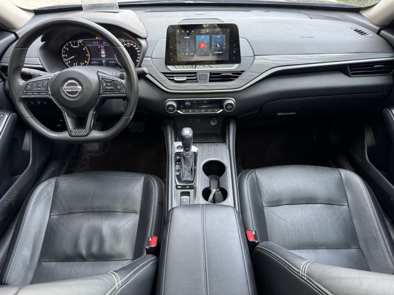 济宁21年日产天籁4