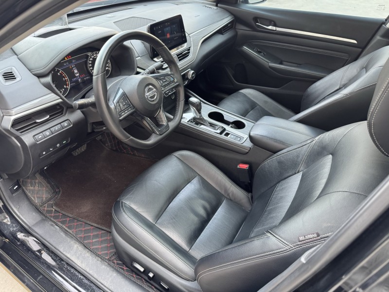 济宁21年日产天籁5