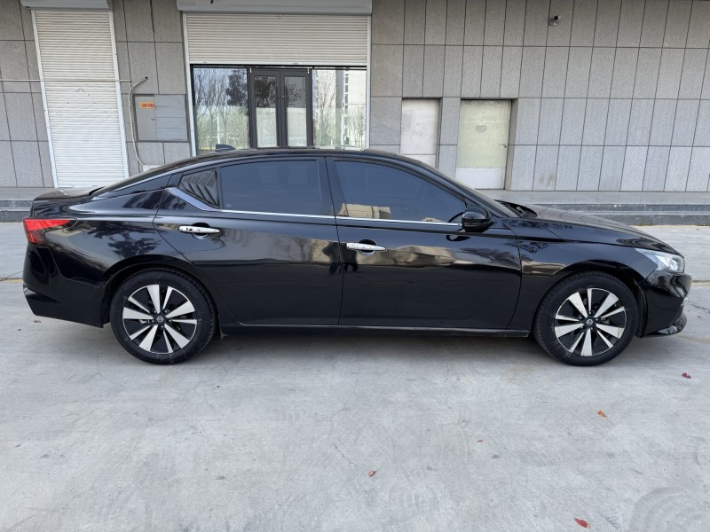 济宁21年日产天籁8