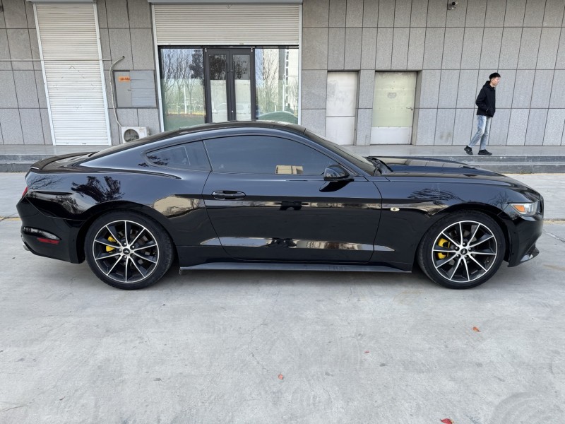 济宁15年福特野马8