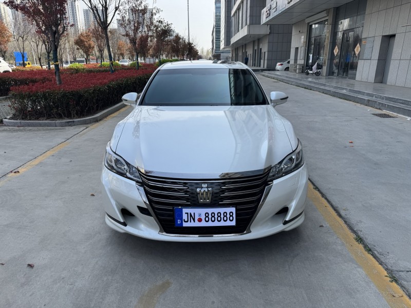 济宁18年丰田皇冠1