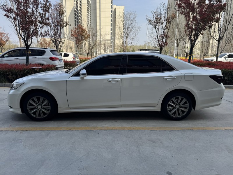 济宁18年丰田皇冠7