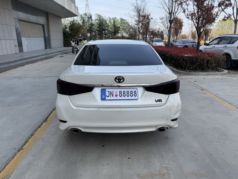 济宁18年丰田皇冠9