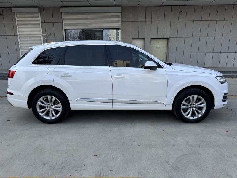 济宁17年奥迪Q78