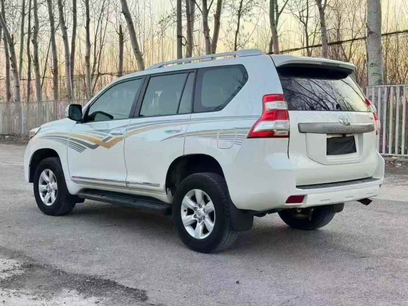 张家口17年丰田普拉多7