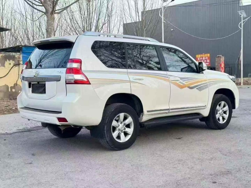 张家口17年丰田普拉多8