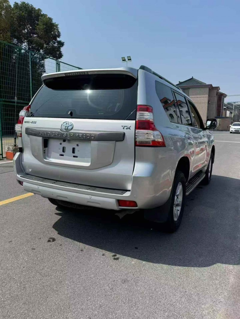 金华16年丰田普拉多8