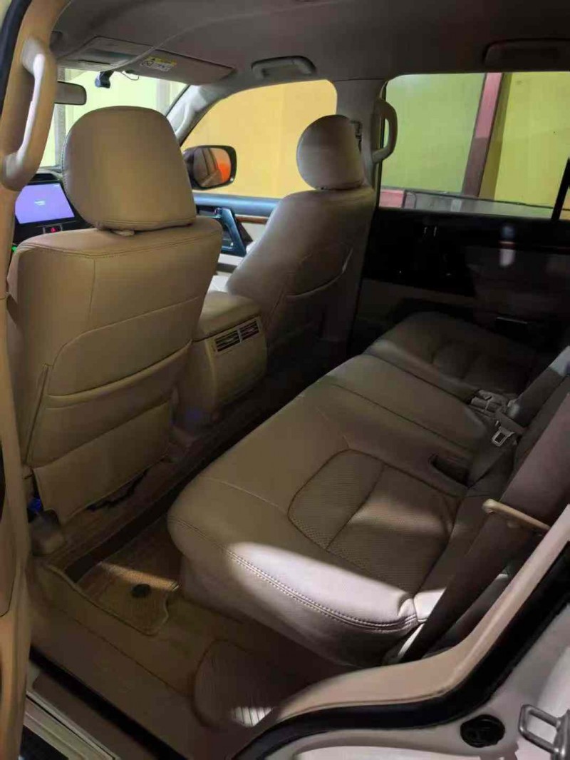 巴彦淖尔16年丰田兰德酷路泽5