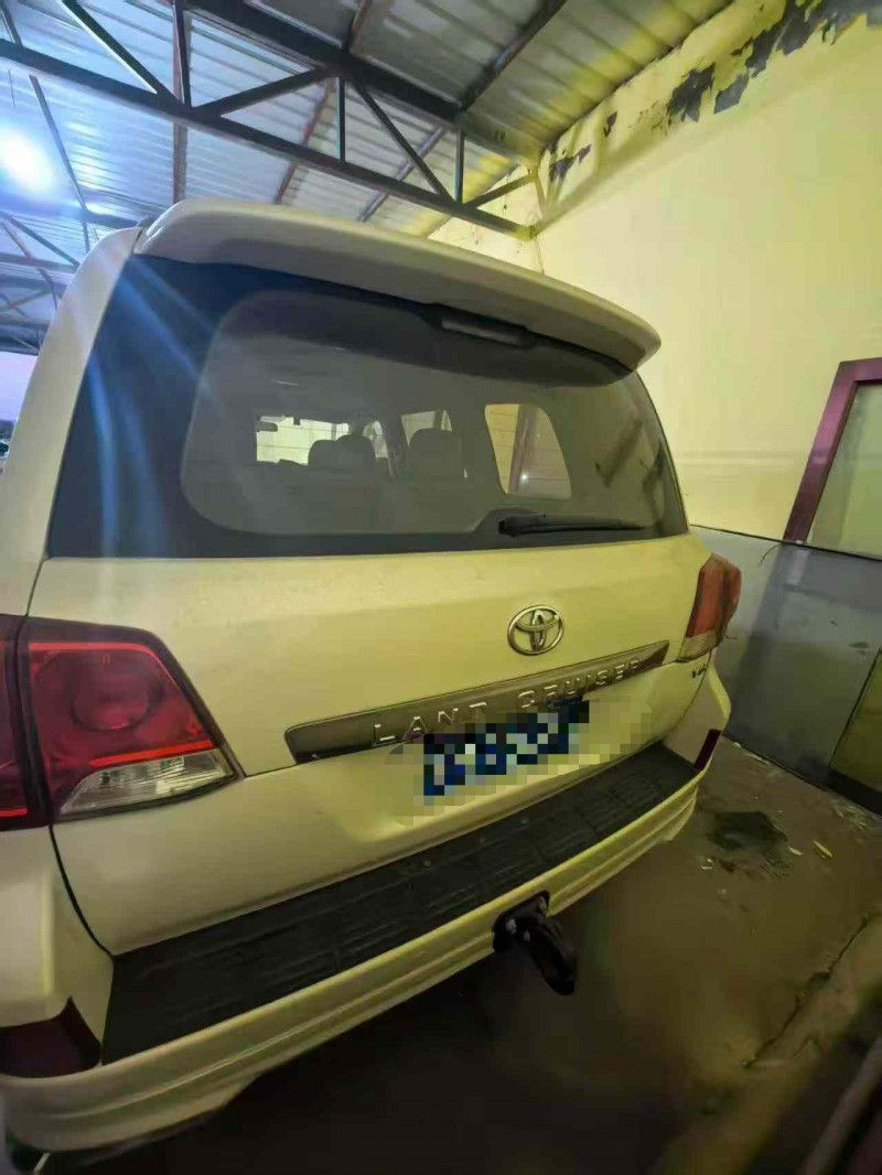 巴彦淖尔16年丰田兰德酷路泽9