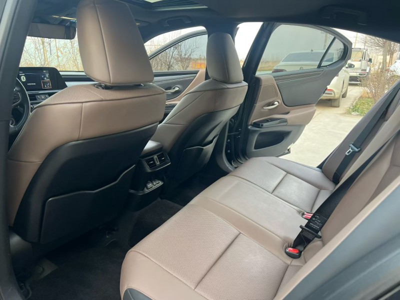 徐州22年雷克萨斯ES6