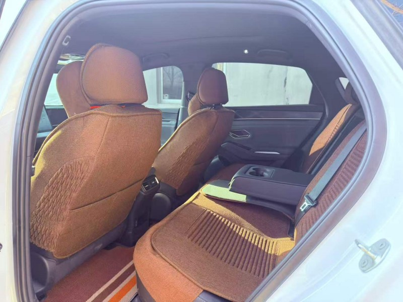 青岛25年比亚迪秦3