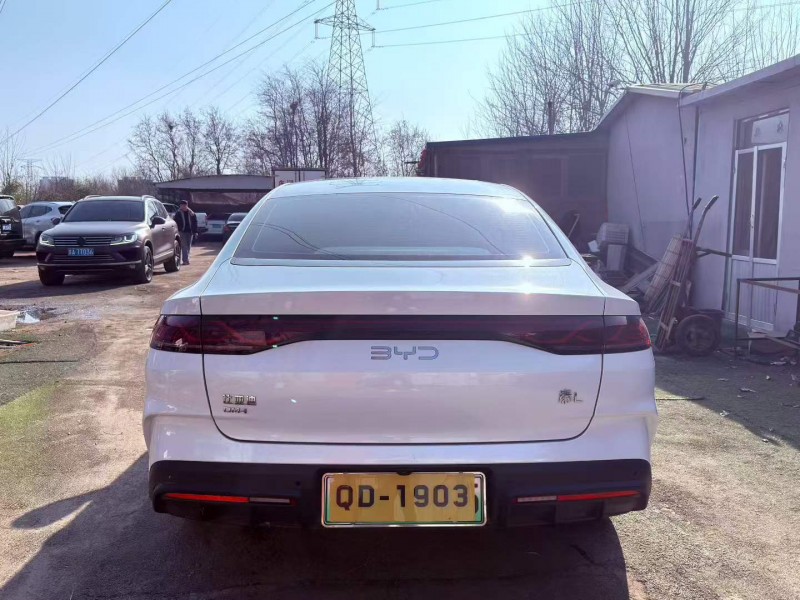 青岛25年比亚迪秦4