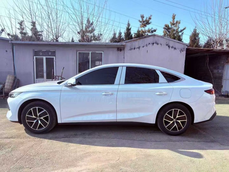 青岛25年比亚迪秦5