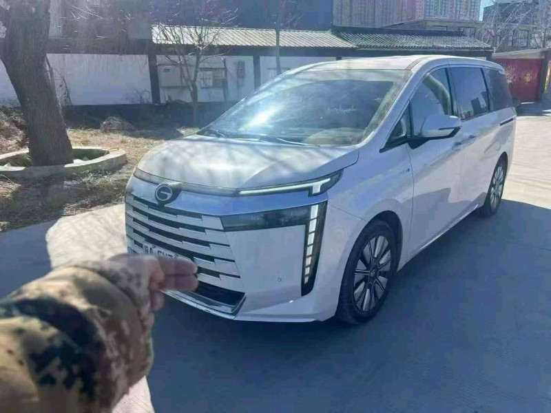 保定25年传祺E82