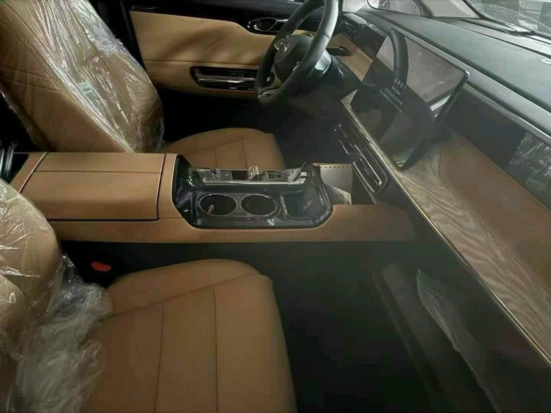 保定25年传祺E85