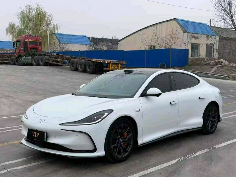 青岛25年智己LS62