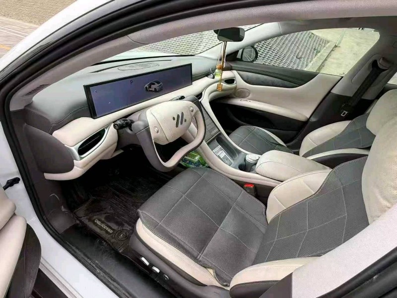 青岛25年智己LS68