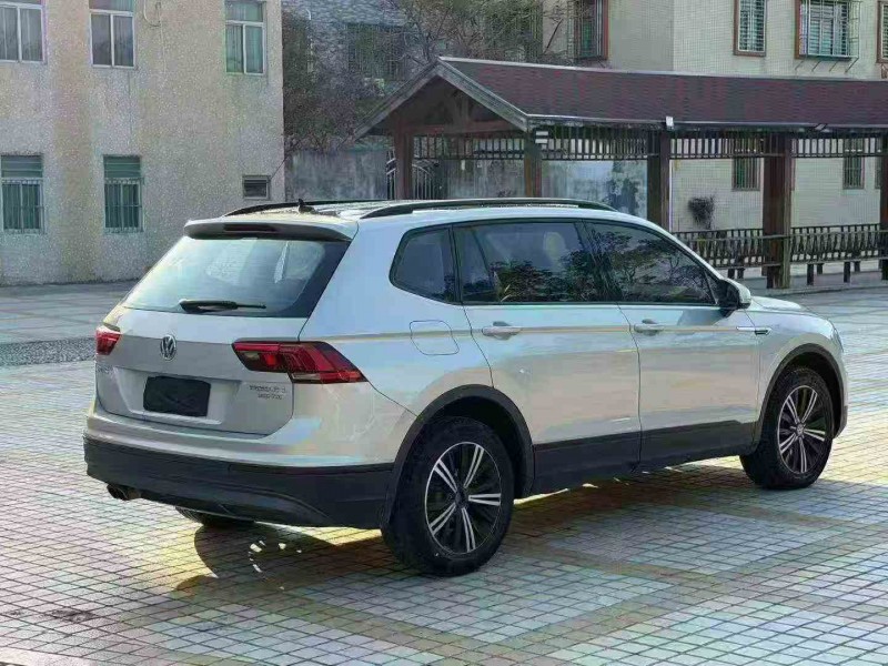 湛江19年大众途观8