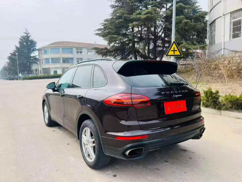 烟台17年保时捷卡宴2