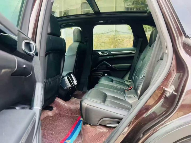 烟台17年保时捷卡宴6