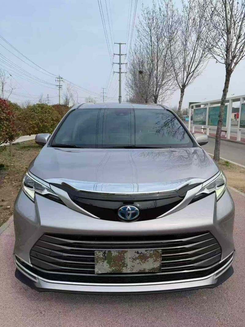 枣庄22年丰田塞纳1