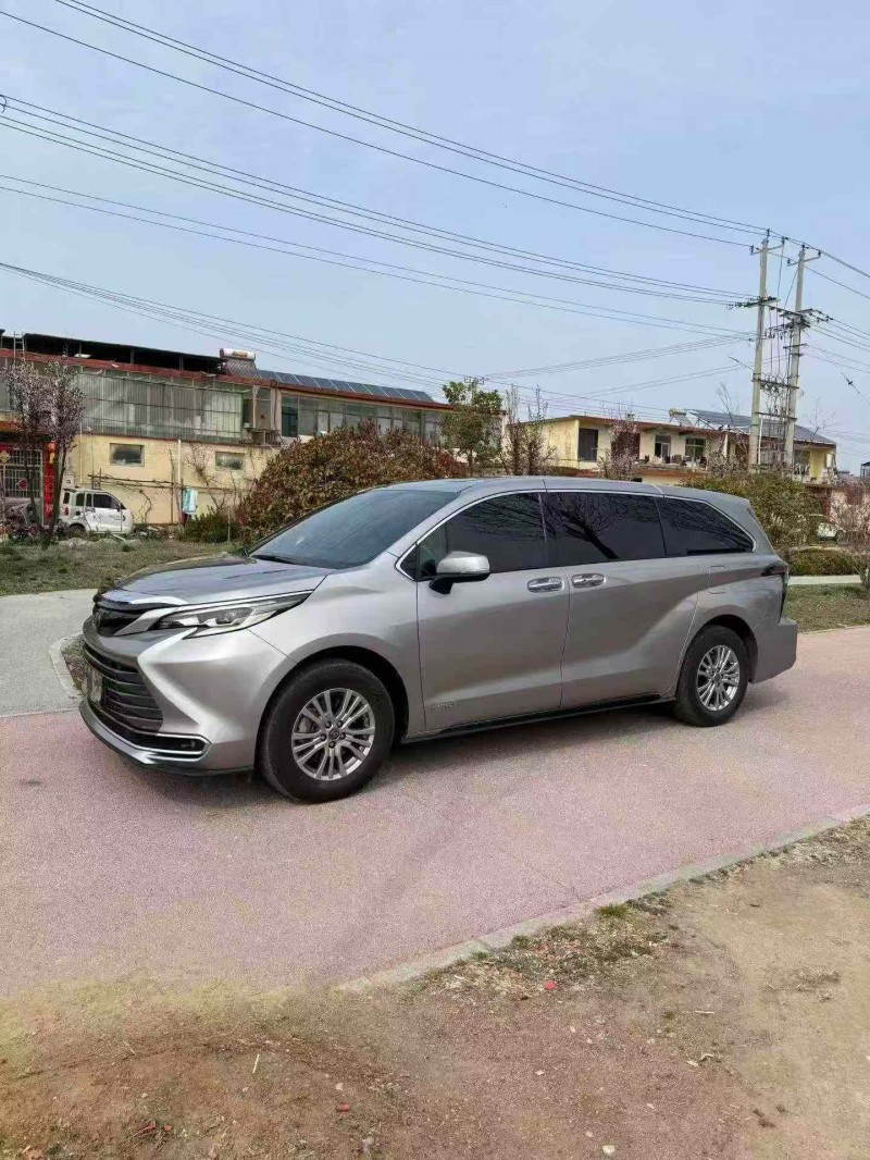 枣庄22年丰田塞纳2