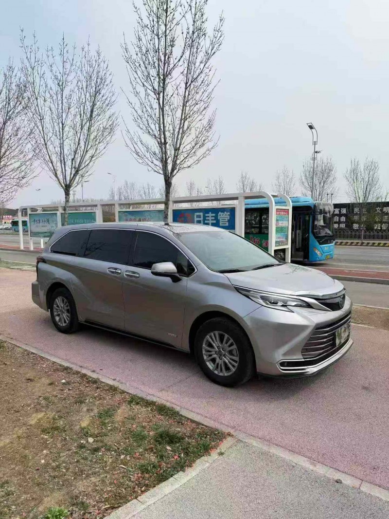 枣庄22年丰田塞纳3