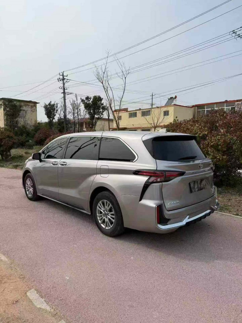 枣庄22年丰田塞纳4