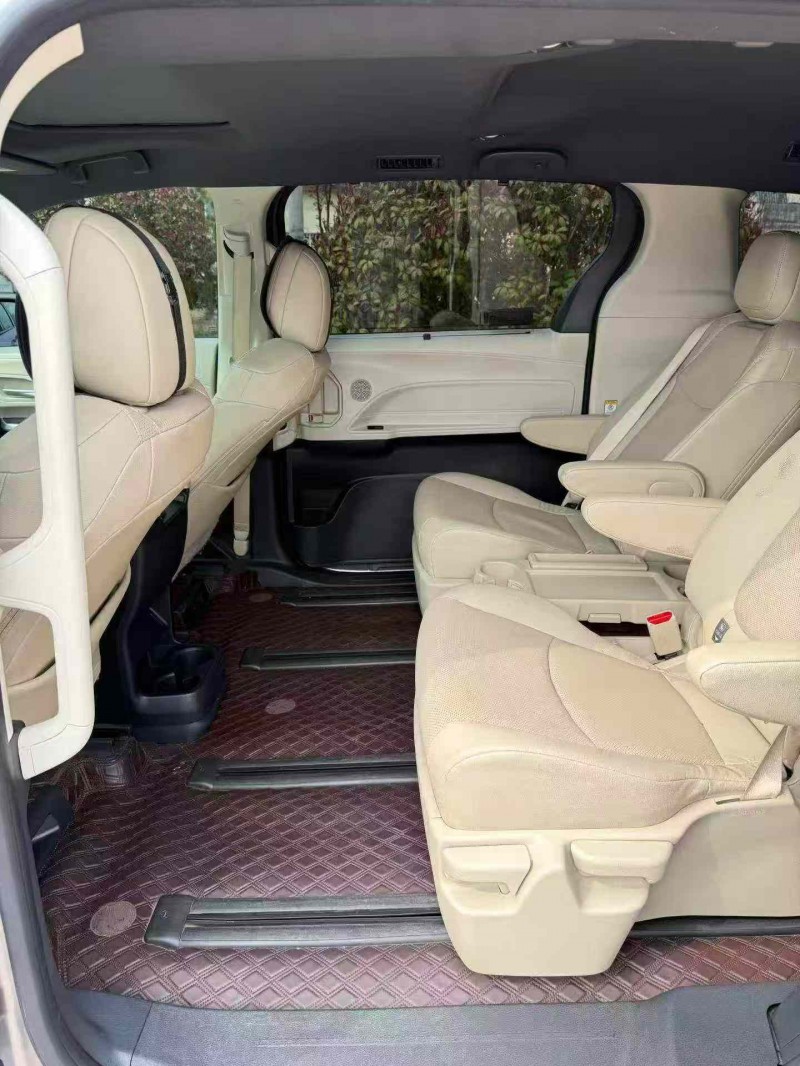 枣庄22年丰田塞纳6