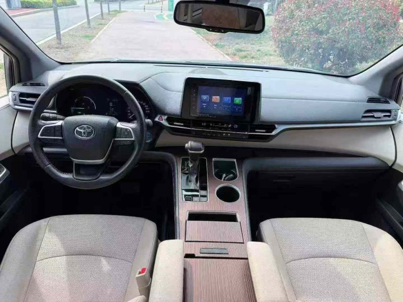 枣庄22年丰田塞纳7