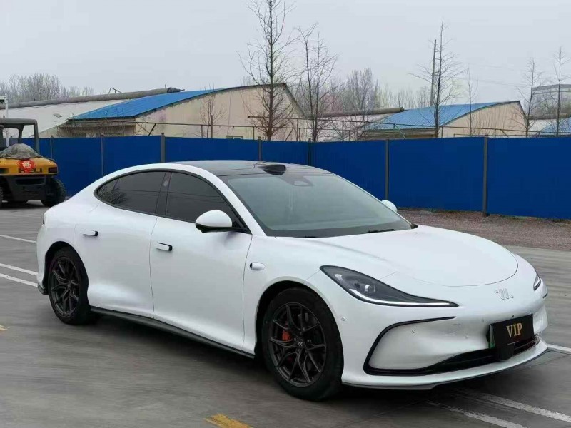 济宁25年智己LS63