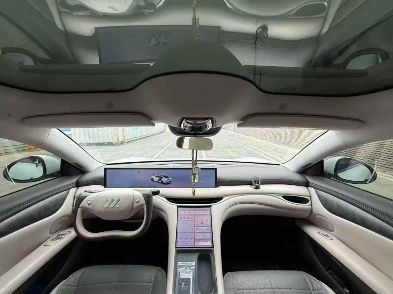 济宁25年智己LS64