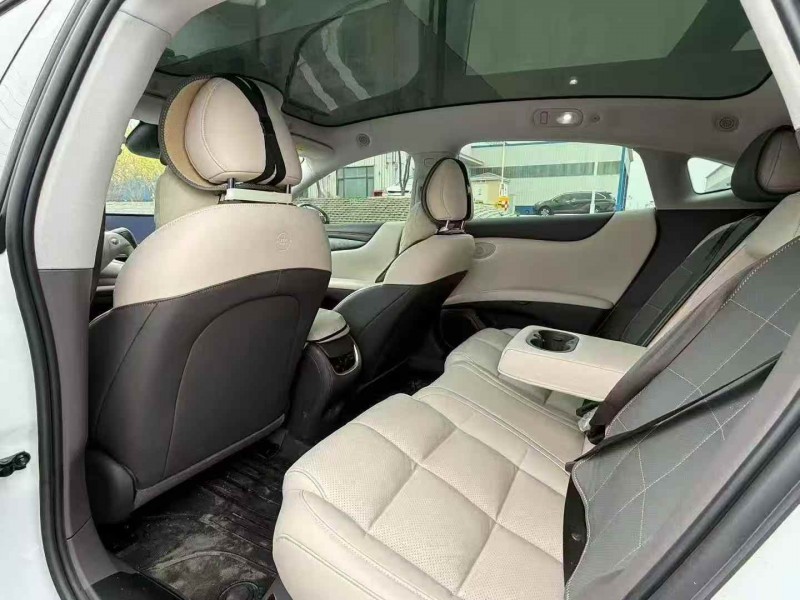 济宁25年智己LS65