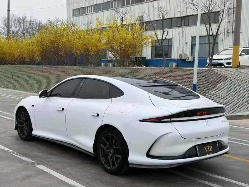 济宁25年智己LS66