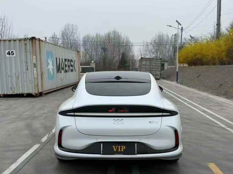 济宁25年智己LS67