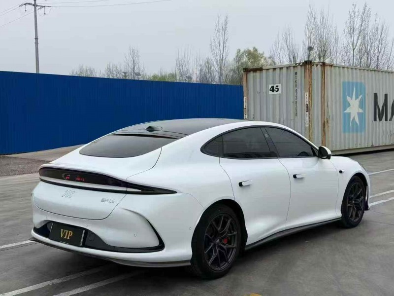 济宁25年智己LS68