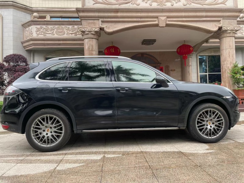 龙岩14年保时捷卡宴4