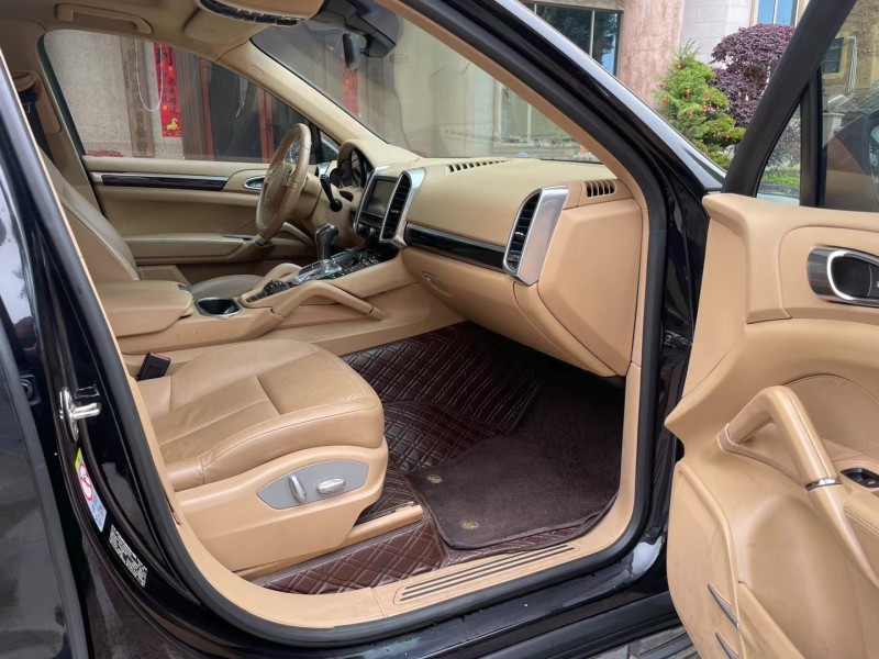 龙岩14年保时捷卡宴9